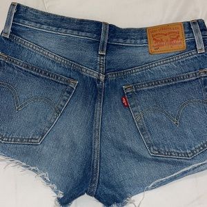 Levi’s Jean Shorts Mid Rise